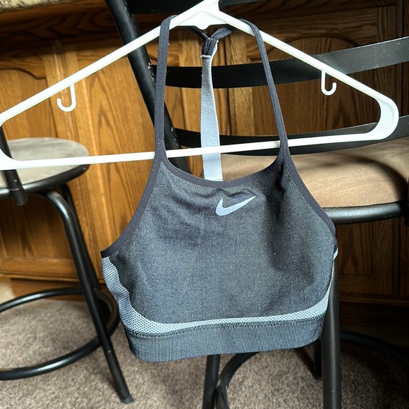 Nike work out top - Picture 1 of 3